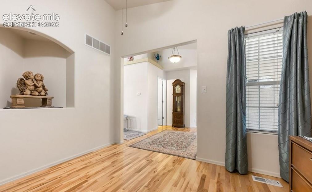Image 9 of 43: Entry