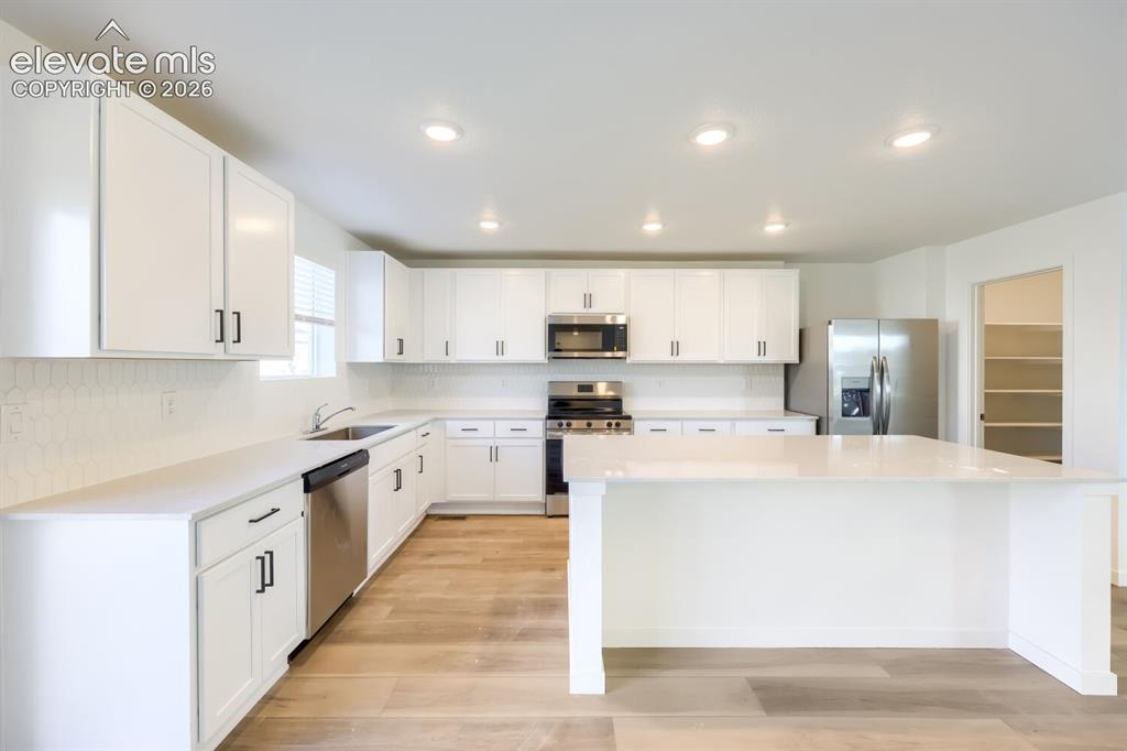 Image 5 of 14: Kitchen