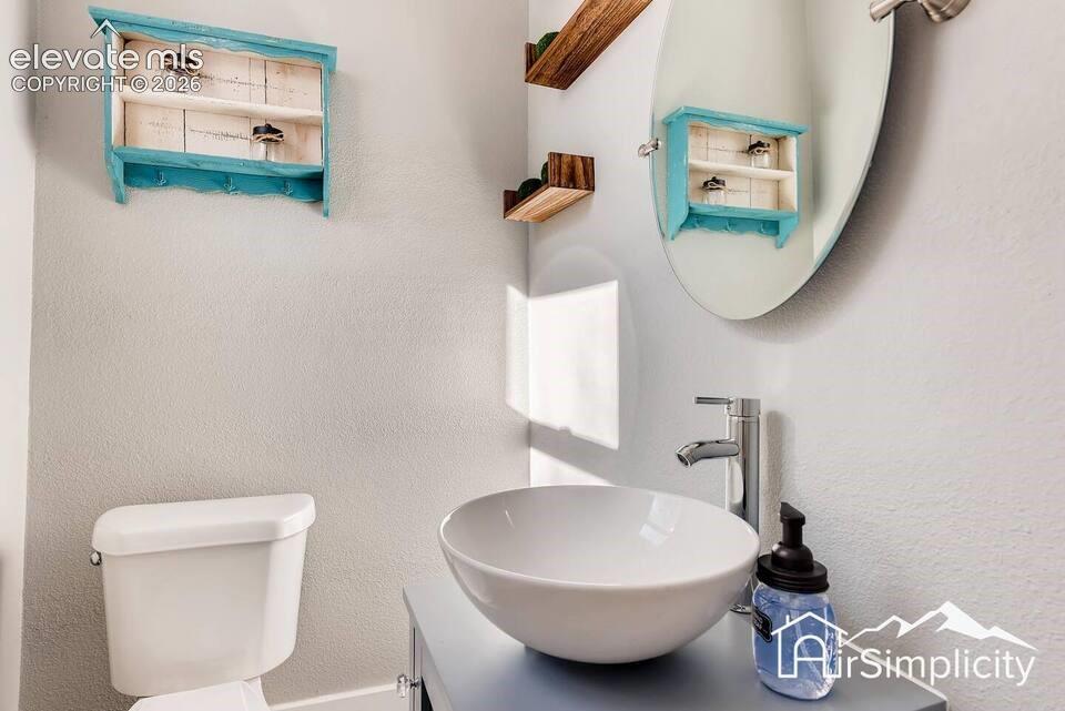Image 14 of 27: Main floor 1/2 Bathroom adjacent to kitchen, perfect for entertaining and g
