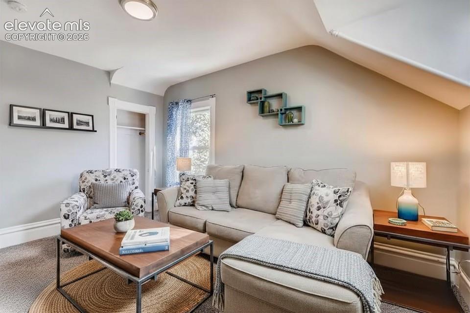 Image 18 of 27: Some staging furniture and remianing items available for purchase