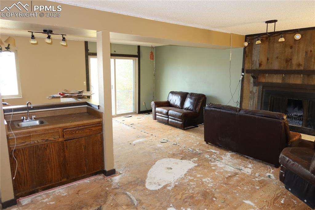 Image 6 of 15: Living Room