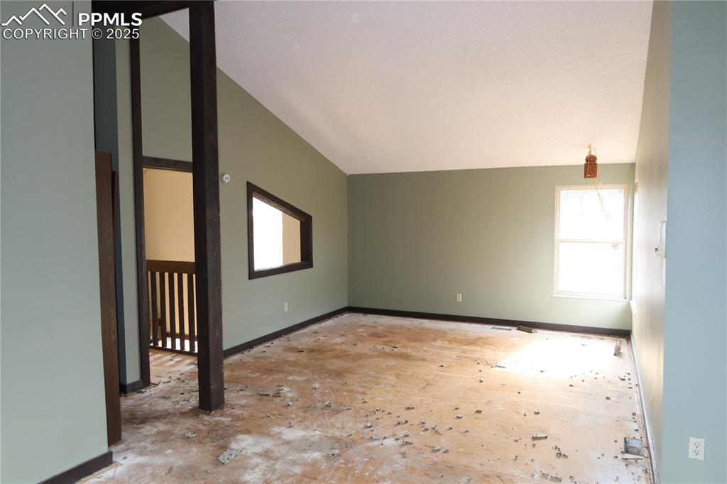 Image 9 of 15: Bonus Room