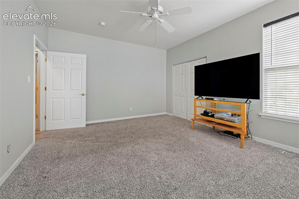 Image 15 of 28: Guest Bedroom