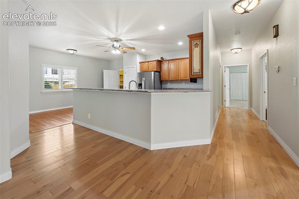 Image 18 of 28: Kitchen