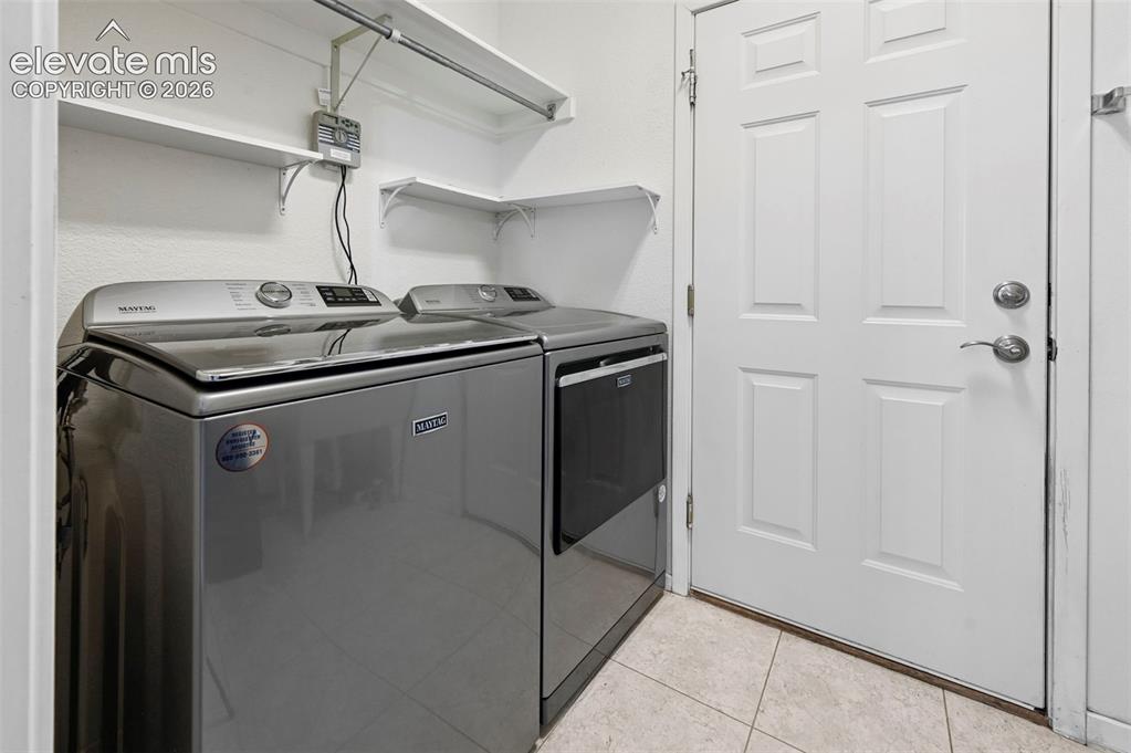 Image 22 of 28: Maytag Set Included
