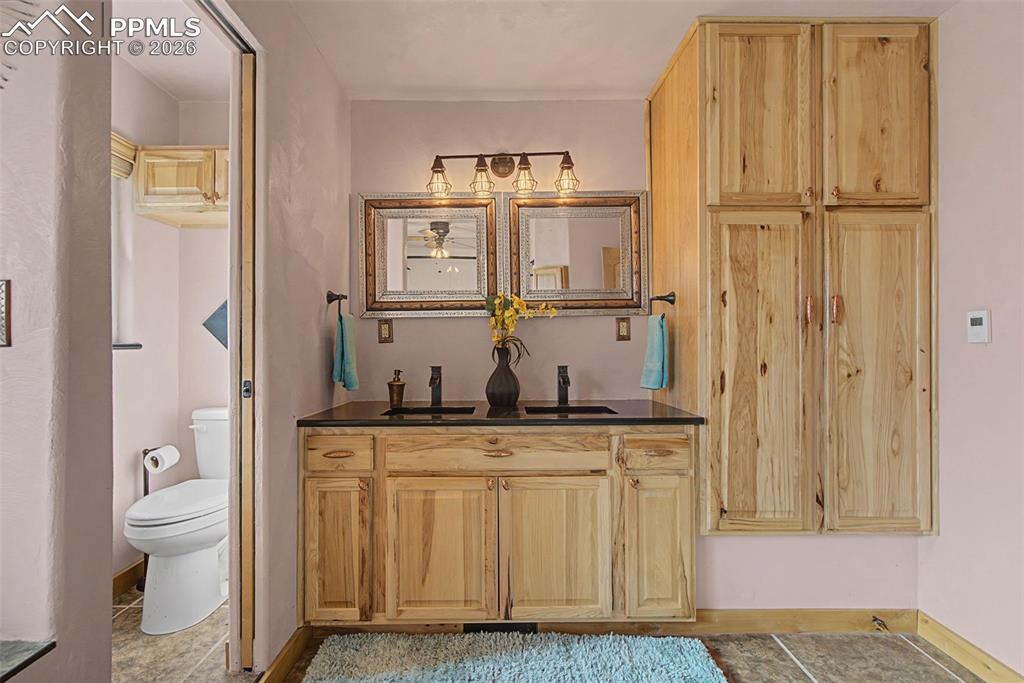 Image 28 of 37: Bathroom