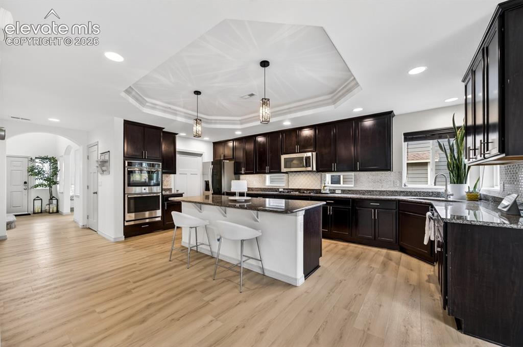 Image 12 of 50: Gourmet, island, granite, walk in pantry, coffered ceiling, double oven, st