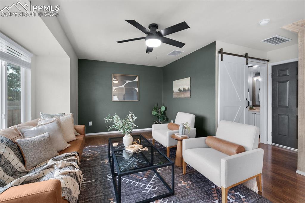 Image 16 of 49: Sitting Room