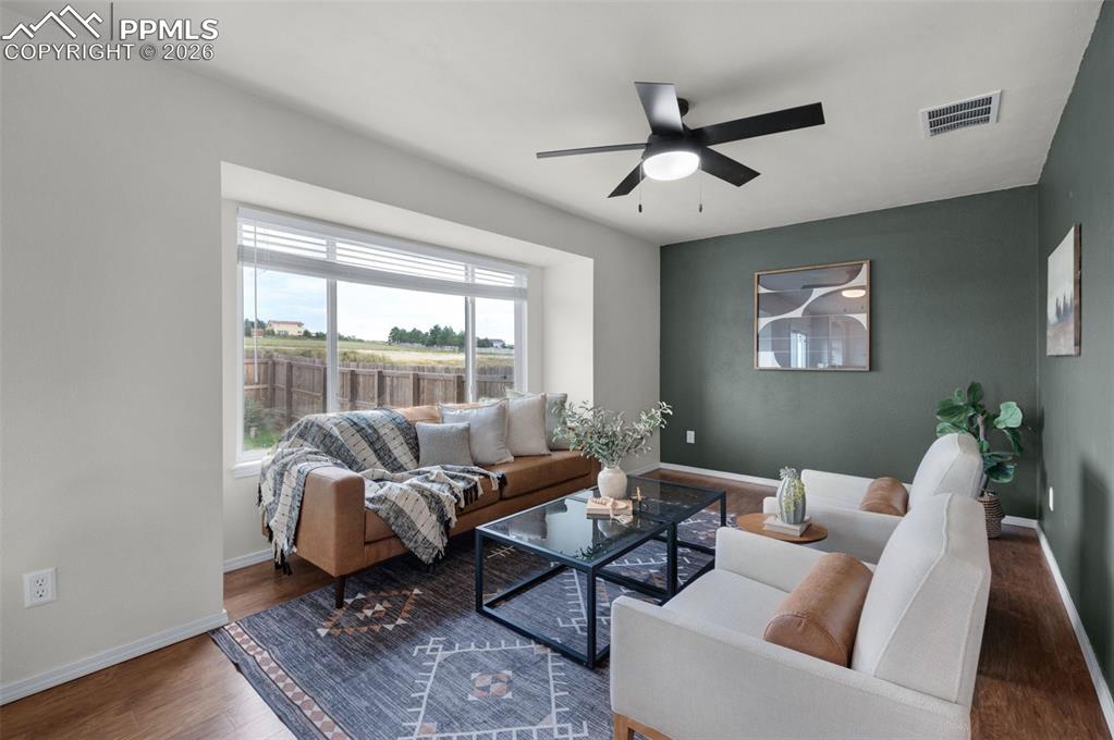 Image 17 of 49: Living Room