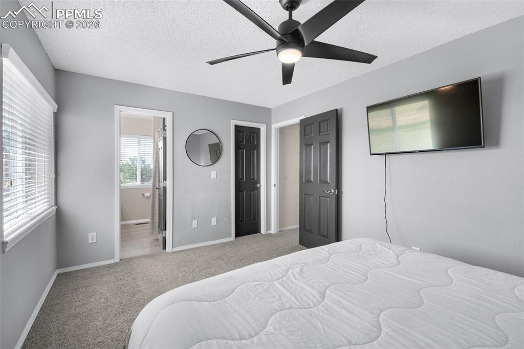 Image 21 of 49: Bedroom