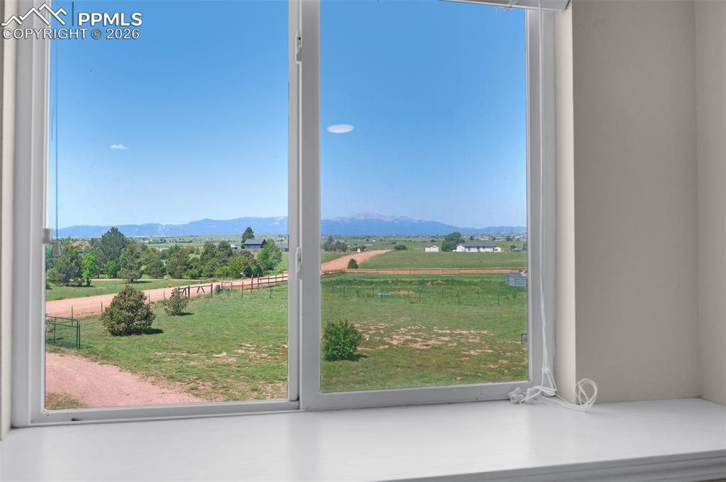 Image 24 of 49: Entry