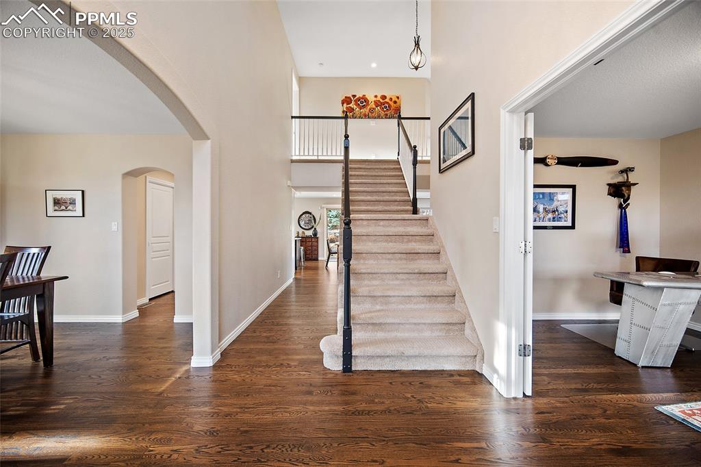 Image 4 of 50: Entryway 