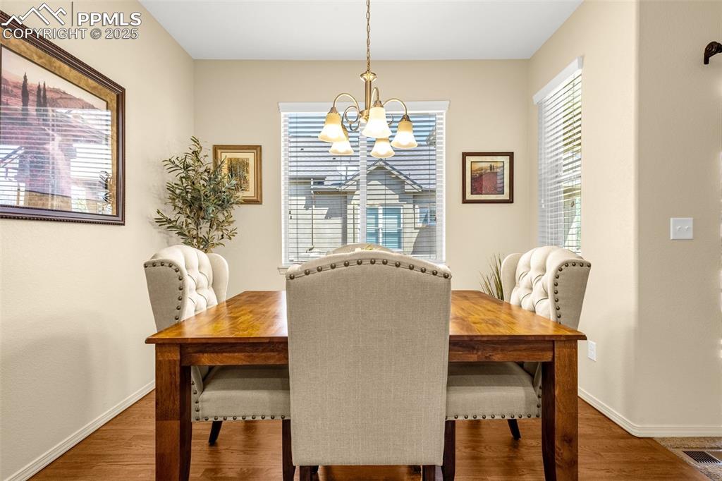 Image 10 of 29: Dining Area