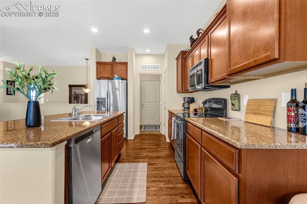 Image 12 of 29: Kitchen