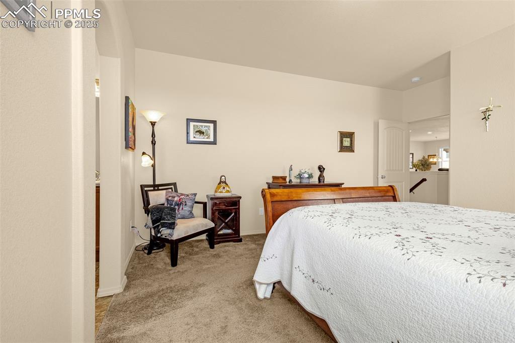 Image 14 of 29: Bedroom