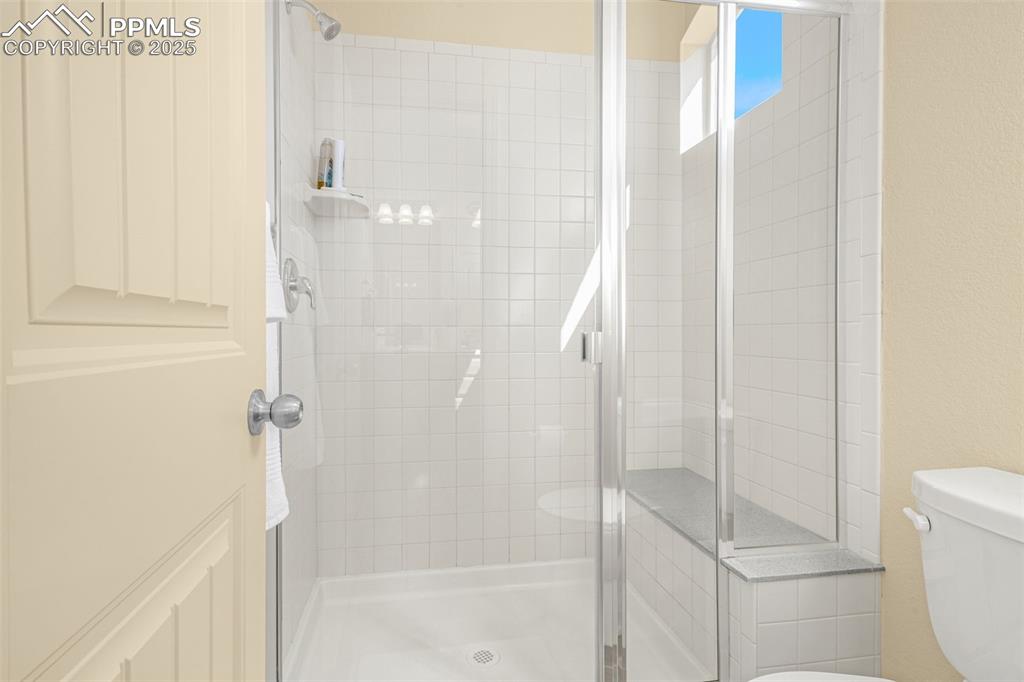 Image 16 of 29: Bathroom