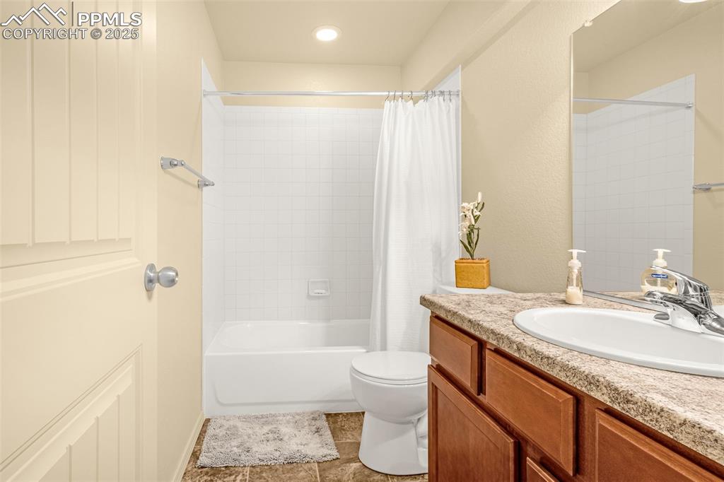 Image 18 of 29: Bathroom