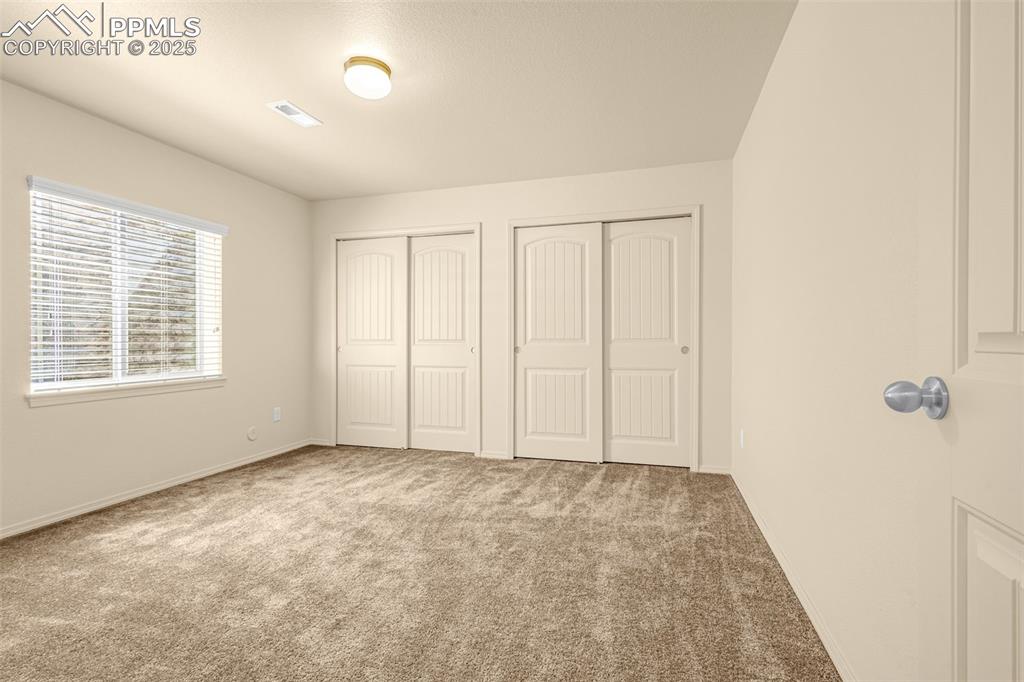 Image 19 of 29: Bedroom