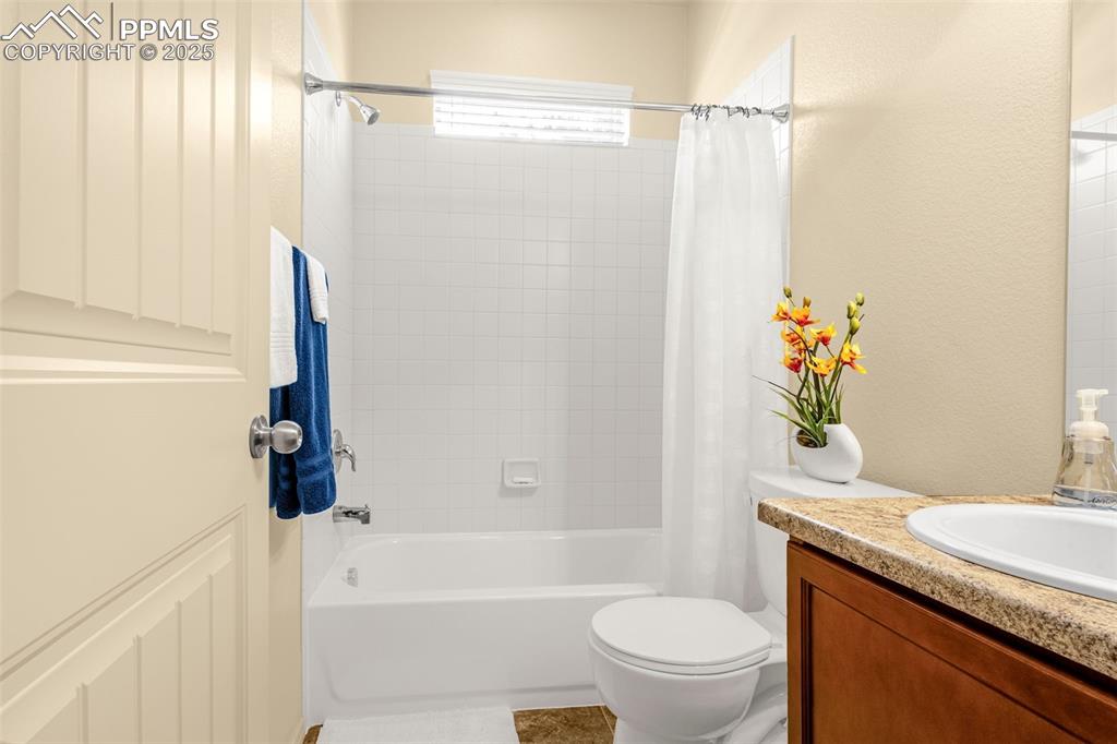 Image 26 of 29: Bathroom