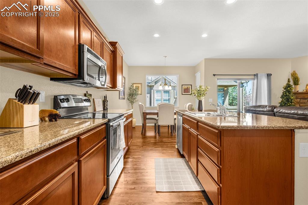 Image 9 of 29: Kitchen