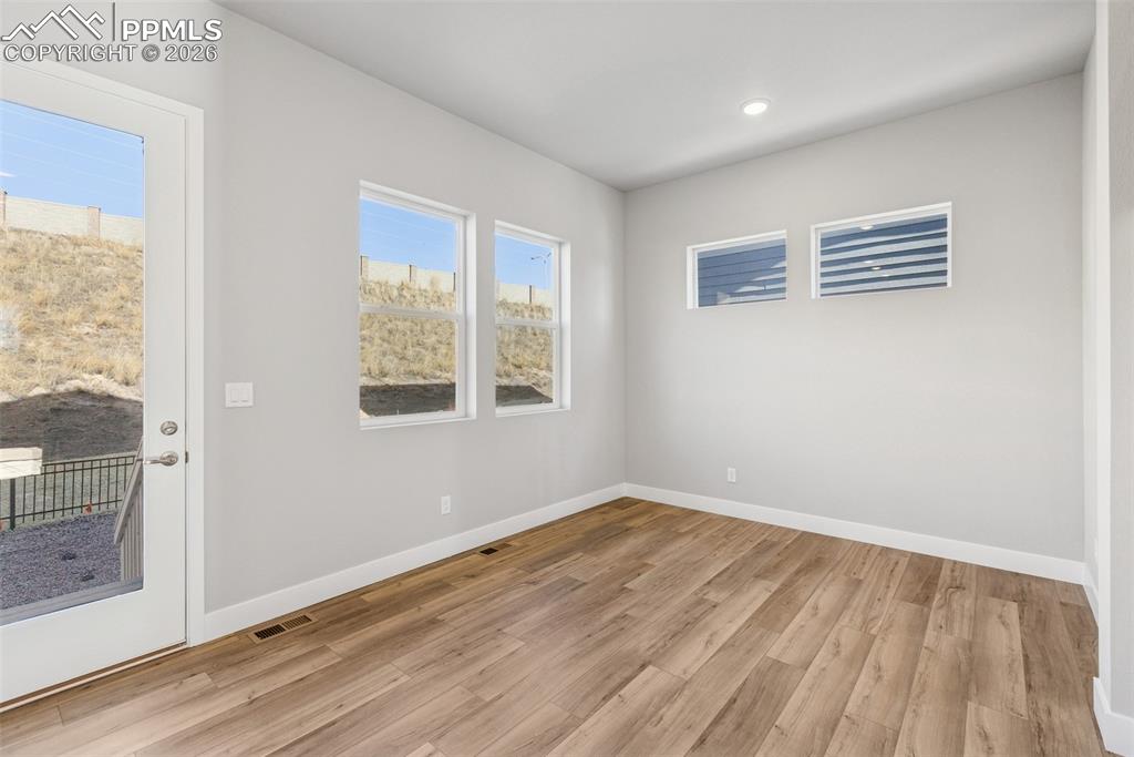 Image 10 of 29: Dining Area