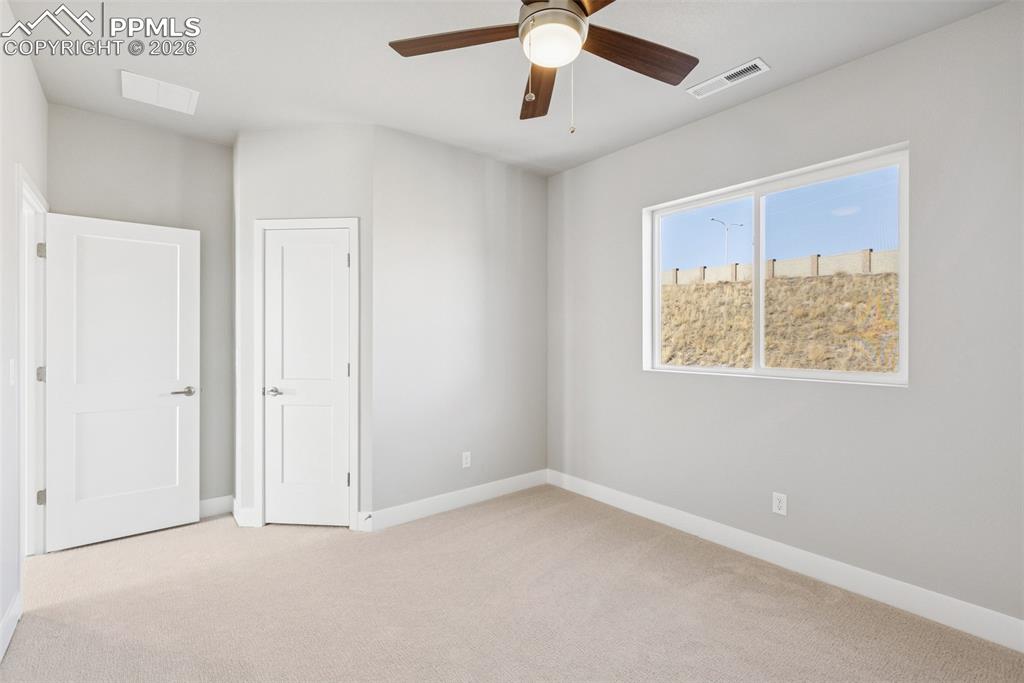 Image 25 of 29: Bedroom