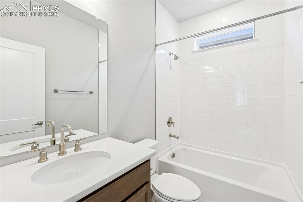 Image 26 of 29: Bathroom