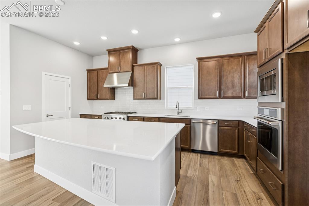 Image 6 of 29: Kitchen