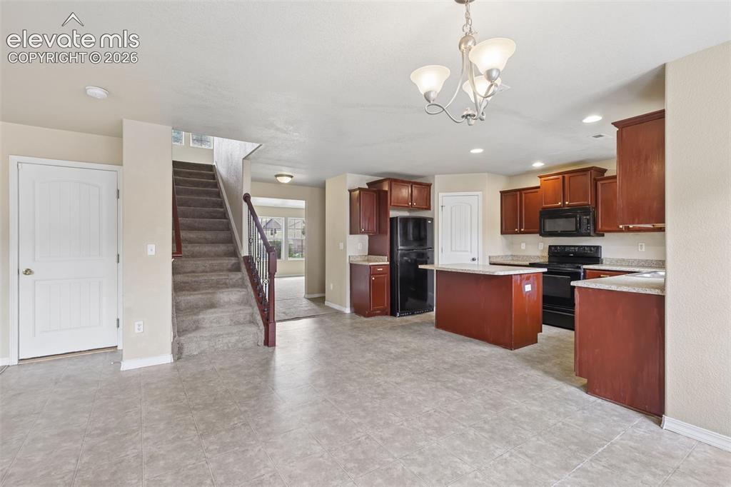 Image 10 of 38: Kitchen