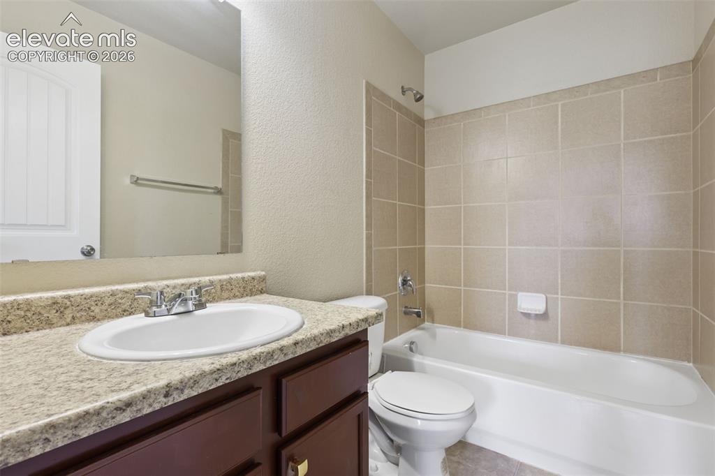 Image 32 of 38: Bathroom