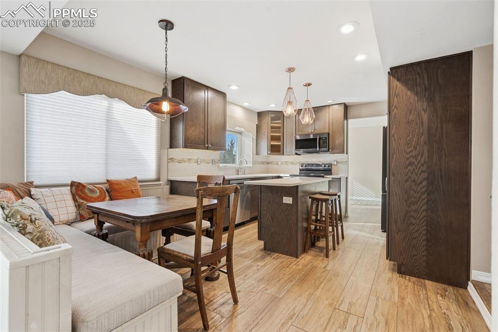 Image 12 of 45: Dining Area