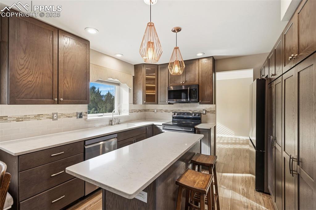 Image 13 of 45: Kitchen