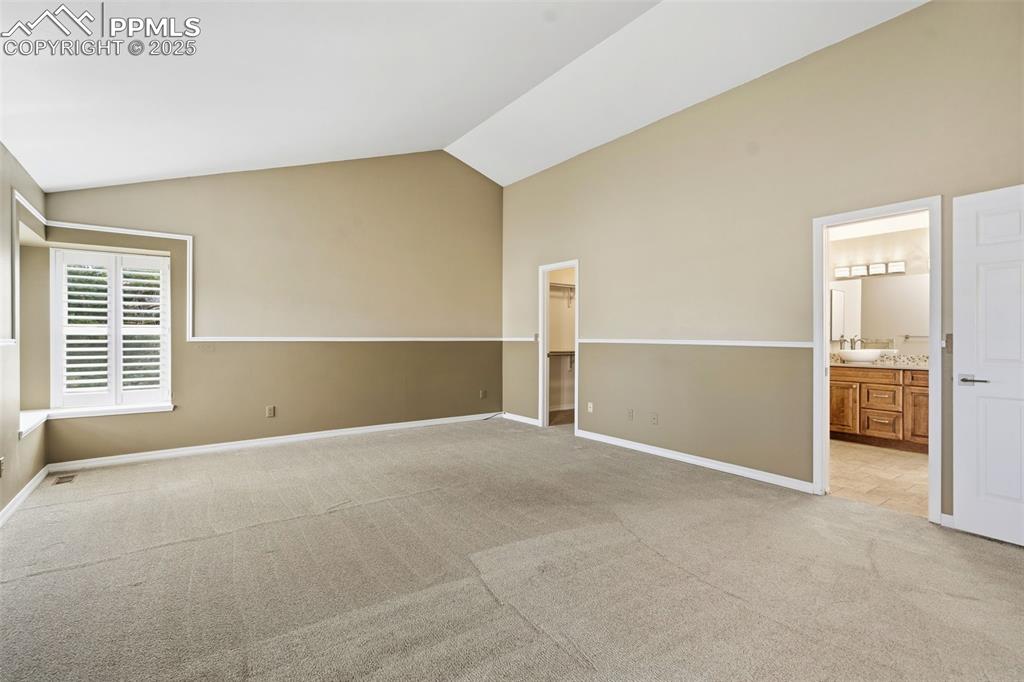 Image 20 of 45: Bedroom