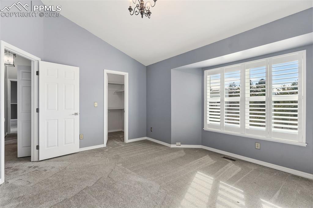 Image 28 of 45: Bedroom