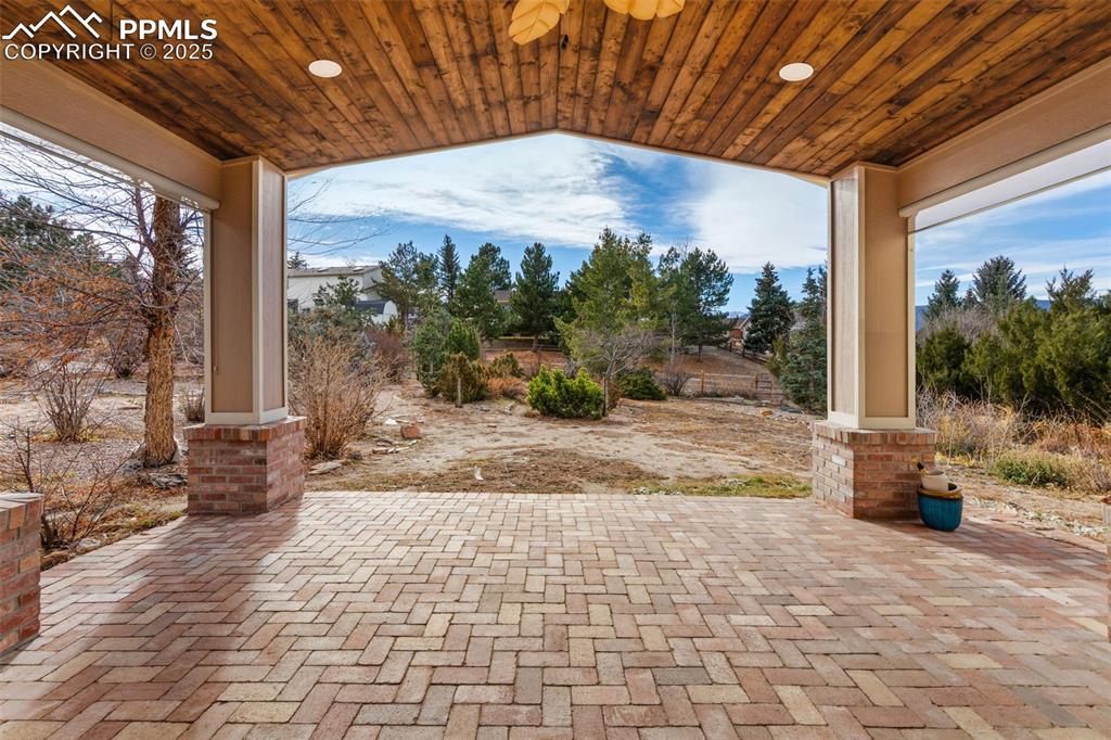 Image 35 of 45: Patio