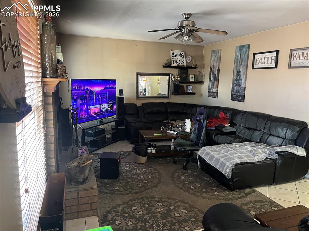 Image 10 of 22: Living Room