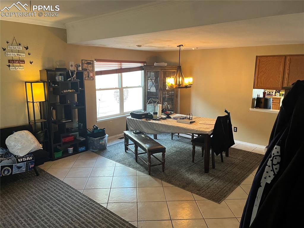 Image 12 of 22: Dining Area