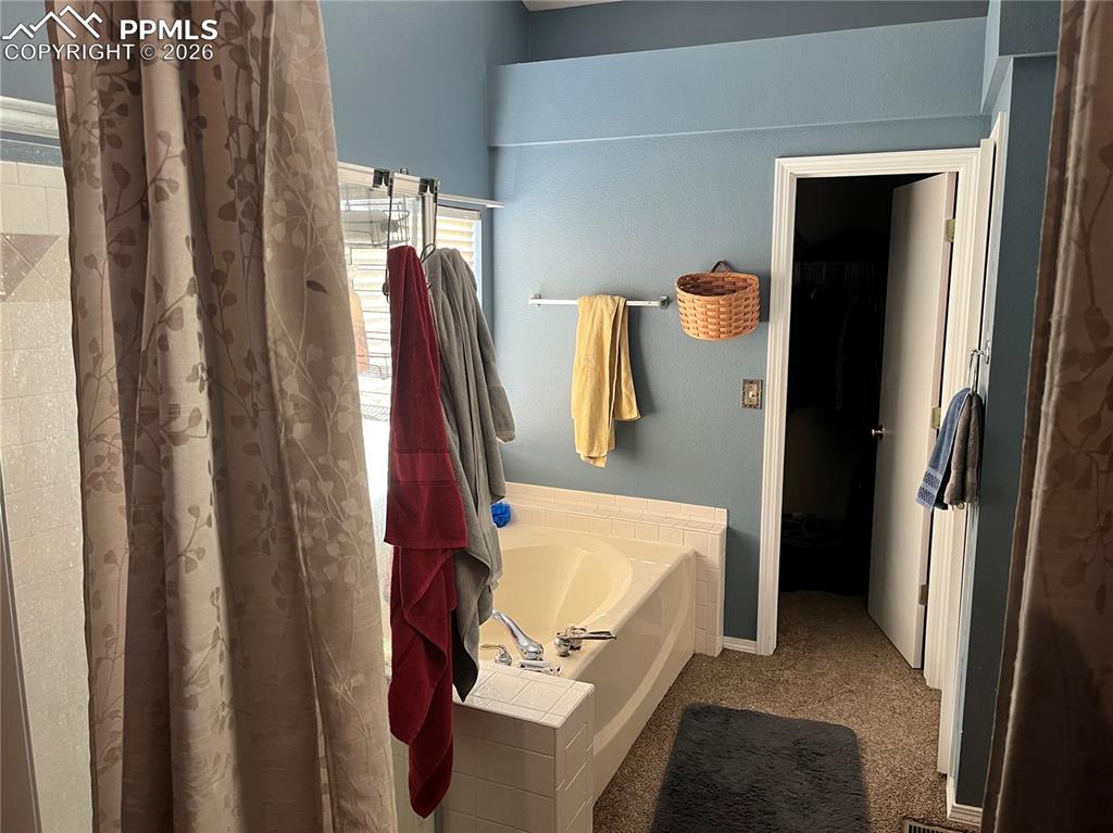 Image 15 of 22: Bathroom