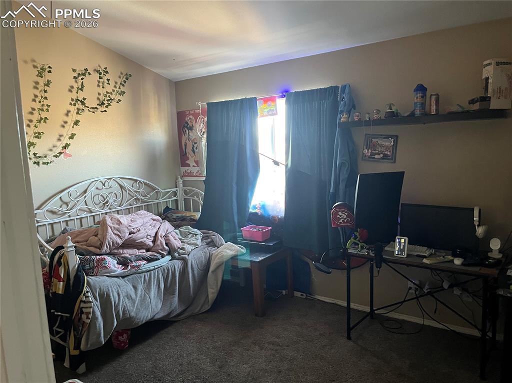 Image 16 of 22: Bedroom