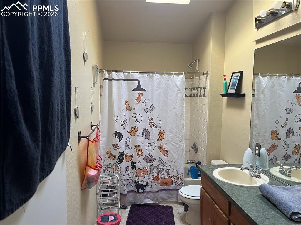 Image 17 of 22: Bathroom