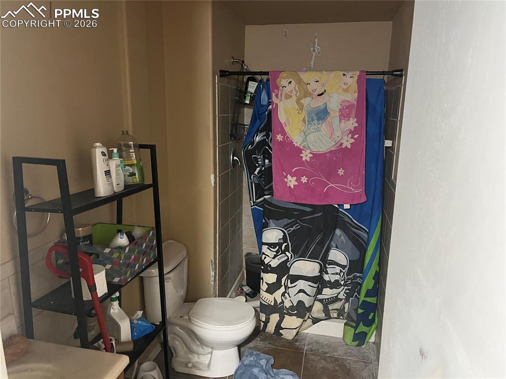 Image 20 of 22: Bathroom