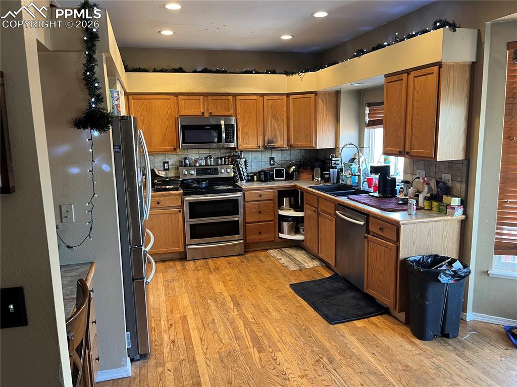 Image 9 of 22: Kitchen