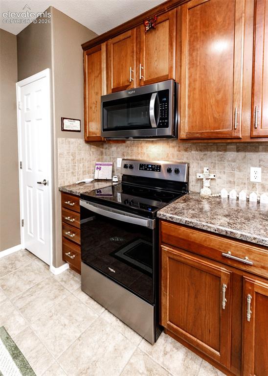 Image 16 of 34: Kitchen