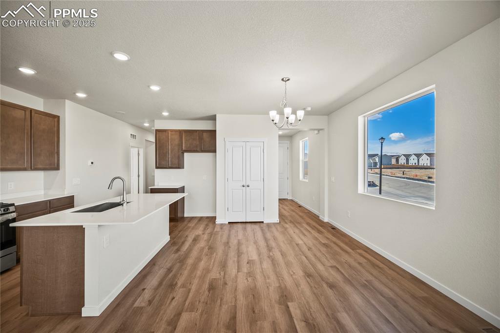 Image 12 of 32: Kitchen