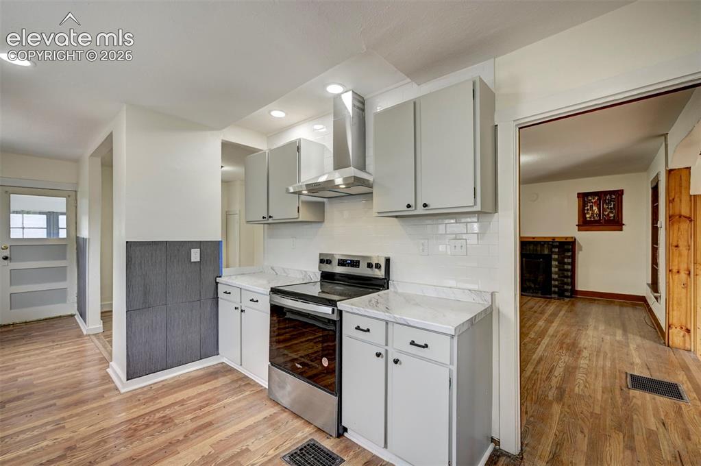 Image 6 of 49: Kitchen