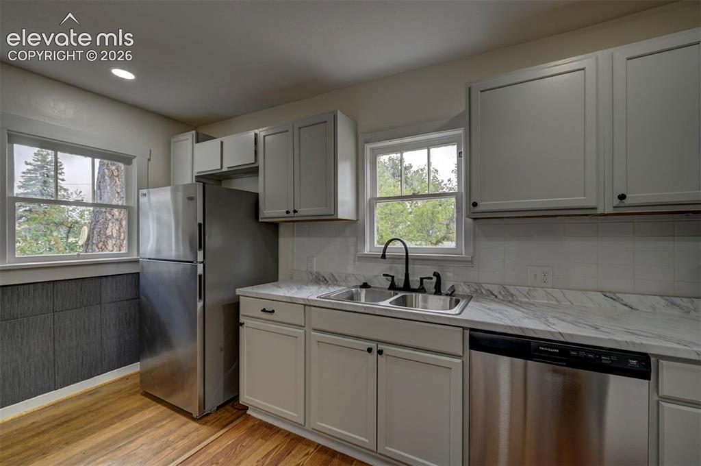 Image 8 of 49: Kitchen