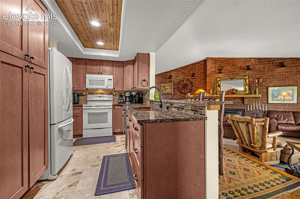 Image 10 of 21: Large copper sink and granite counters