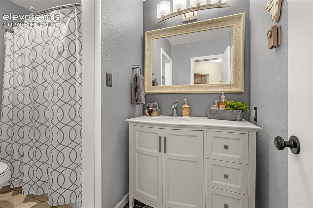 Image 16 of 21: Full bathroom