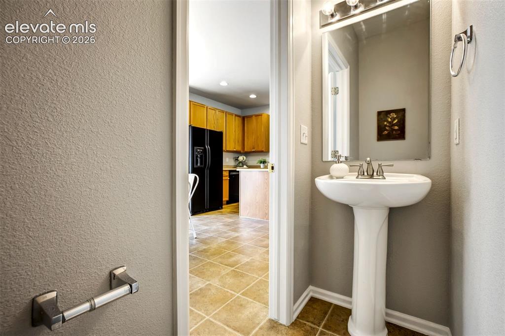 Image 14 of 40: Half bath on the main level. 