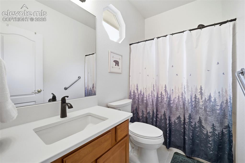 Image 20 of 42: Bathroom